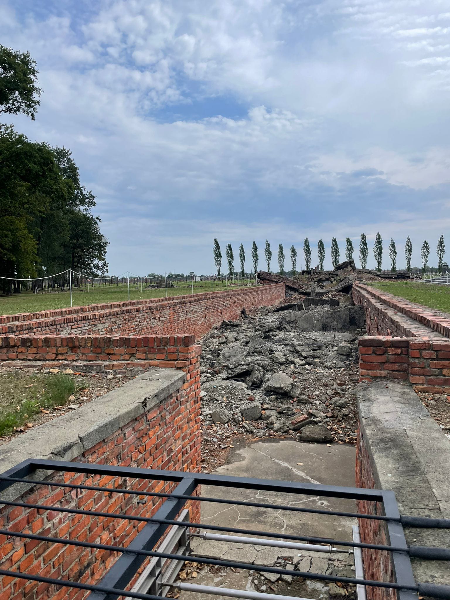 Bild 2 von Gedenkstein 02